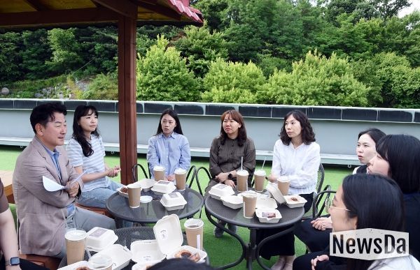 김동근 의정부시장, 경청하는 시장실 ‘카페 무지개’ 통해 직원들과 진솔한 대화의 시간 가져