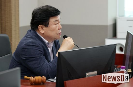 경기도의회 이병길 의원, 도일자리재단 대표이사 후보자 인사청문회에서 임기 다짐받고 격