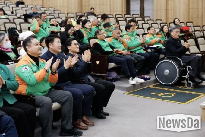 화성특례시의회, 화성시 지역자율방재단 이·취임식 참석…시민 안전 최전선 헌신, 방재단 새출발 응원