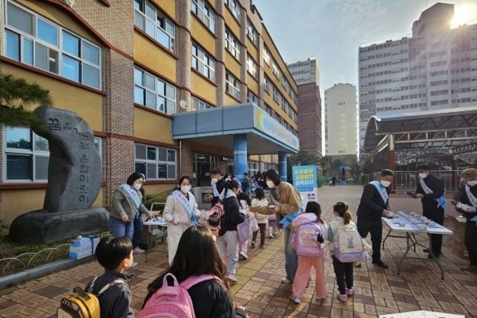 오산시, 결핵예방의 날 맞아 등굣길 결핵ZERO 캠페인 실시