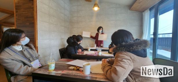 광명시는 드림스타트 아동통합사례관리사를 대상으로 6일 하안동 지소현 로스터스커피에서 힐링 워크숍을 가졌다.