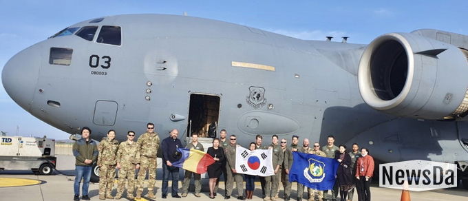 INGO-WGCA 천지득 위원장이 NATO 가입국가 중앙아시아에 긴급수송한 기념사진