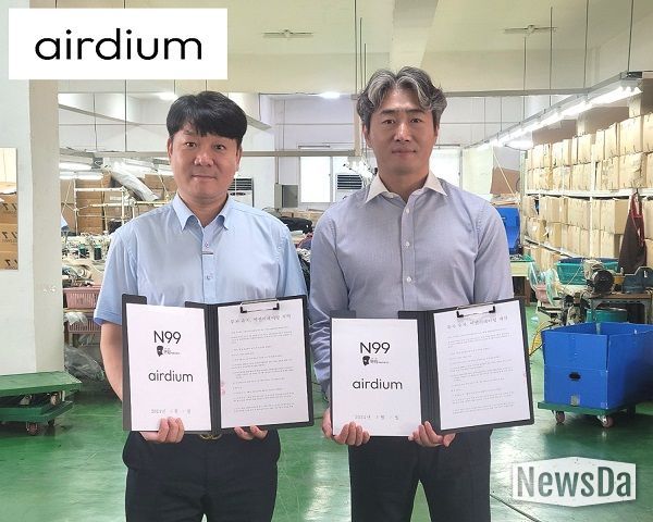 그레이스바이오홀딩스 최희철 대표 , 팬텀엑셀러레이터 김세훈 대표 엑셀러레이터 (왼쪽부터)