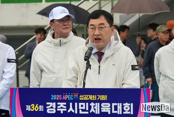 주낙영 시장이 경주시민체육대회에 참석해 인사말씀을 하고 있다.