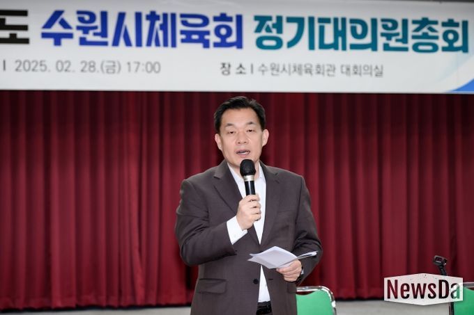 이재준 수원시장이 인사말을 하고 있다.