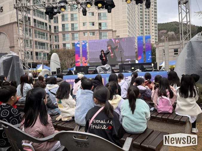 부산 북구, 화명롯데캐슬카이저에서 '아파트 축제와 연계한 문화가 있는 날' 성황리에 개최