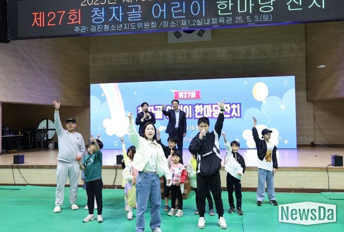 제27회 청자골 어린이 한마당 잔치에서 체험을 하고 있는 어린이들