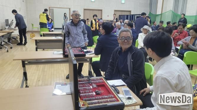 시호나눔재단·흥천라이온스클럽, 여주시 취약계층노인 안경나눔 행사