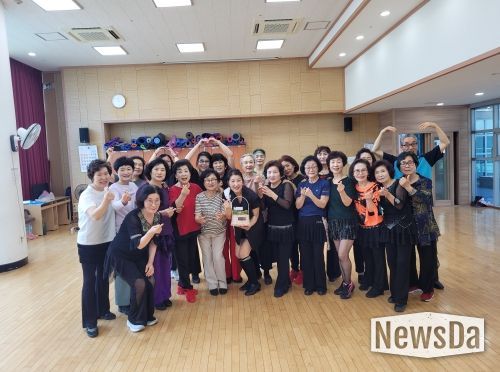 스승의 날 맞아 ‘카네이션 화분’으로 감사의 마음 전달