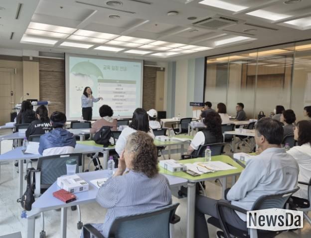 5월 27일 시흥시와 초록우산 경기남부가정위탁지원센터는 위탁부모를 대상으로 보수교육을 진행했다