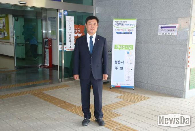 이학수 정읍시장, 사전투표 첫날 ‘소중한 한 표’…“미래 위한 시민 참여 당부”