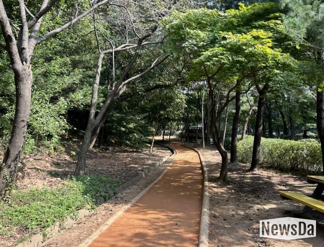 철망산근린공원 맨발 걷기 산책로