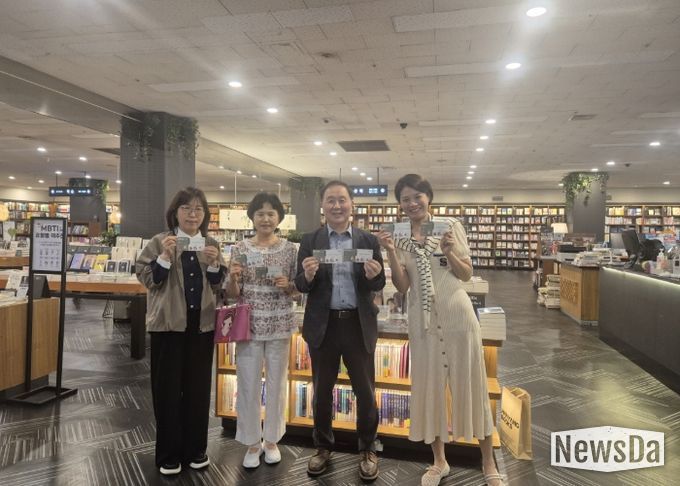 고양시 주엽1동 지역사회보장협의체, 저소득 아동·청소년에 도서상품권 지원