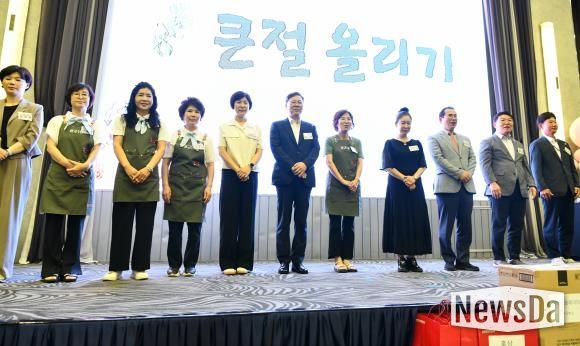 인생은 아름다워, 수원시 영통구 광교1동 경로잔치 개최