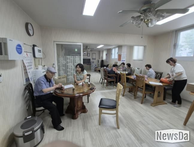 구리시 인창동, 폭염 대비 경로당 선풍기 전달 및 무더위쉼터 점검