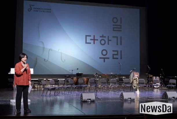 장애인식개선교육 현장에서 인사 말씀 중인 이수희 강동구청장