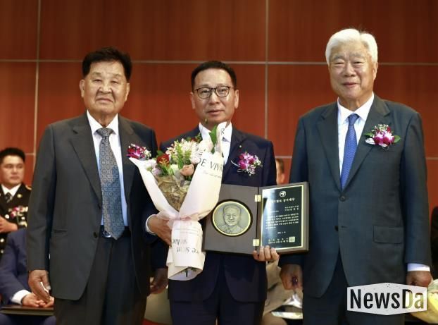 화성시의회 정흥범 부의장, '제32회 경기일보 공직대상' 자치의정대상 수상