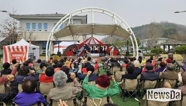 청춘마이크 공연 사진