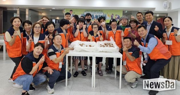 송북동 지역사회보장협의체, 장애인과 흙공 만들기 체험