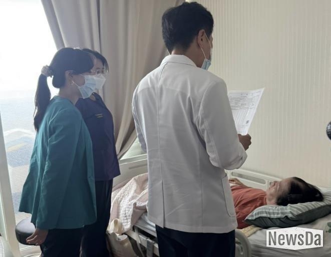 찾아가는 경기도 화성시 돌봄의료센터 관계자들이 찾아가는 자살예방 서비스를 제공하고 있다