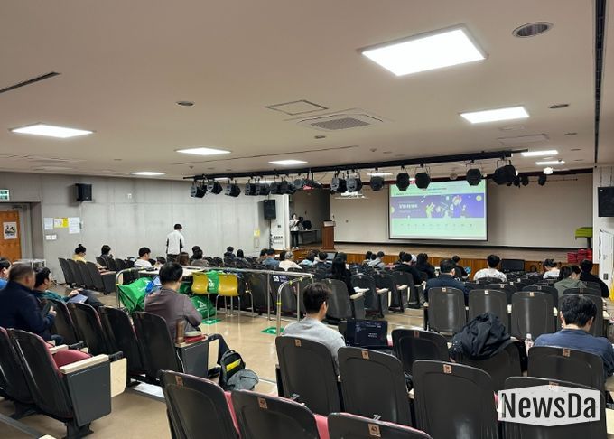 지난 23일 광명시 민방위교육장에서 '제2차 온라인 마케팅 교육'이 진행되고 있다.