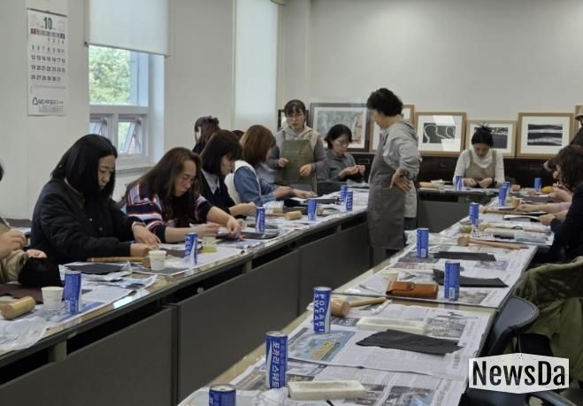 수원시 팔달구 화서2동 새마을문고회, 가죽 공예 프로그램 운영