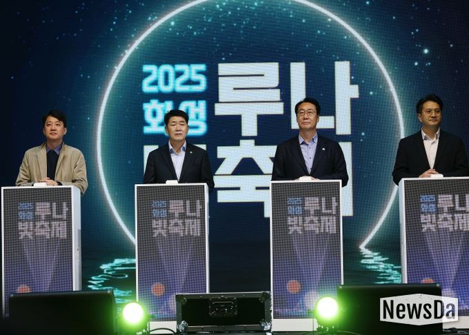 배정수 의장 축제 축하 인사 모습