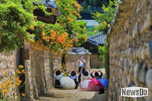 달성군 전국 사진공모전 수상작 사진 1(일반사진 부문 대상 '노치원 나들이')