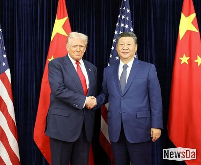 30일 시진핑(習近平) 중국 국가주석과 도널트 트럼프 미국 대통령이 한국 부산에서 회담했다. (사진/신화통신)