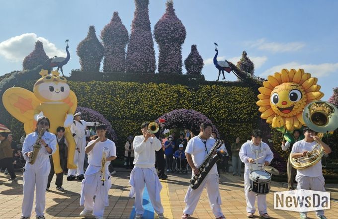 함평엑스포공원 ‘2025 대한민국 국향대전’ 브라스 밴드 거리공연