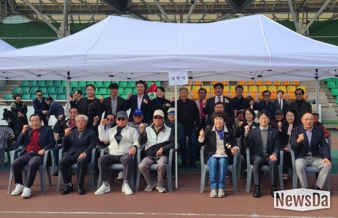 (우측부터) 윤해원 지회장, 홍지선 부시장, 이정애 시의회 부의장