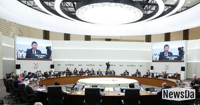 31일 오전 '제32차 APEC 경제체 지도자회의' 제1세션에서 연설 중인 시 주석. (사진/신화통신)