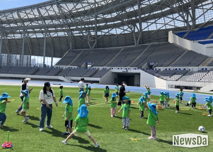 용인미르스타디움, 영·유아 대상 천연잔디 무료체험 성료