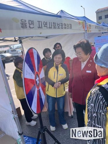 율면 지역사회보장협의체, ‘사계축제’에서 복지 사각지대 해소를 위한 홍보부스 운영
