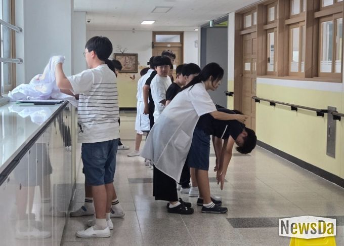 척추측만증 조기검진 현장 사진