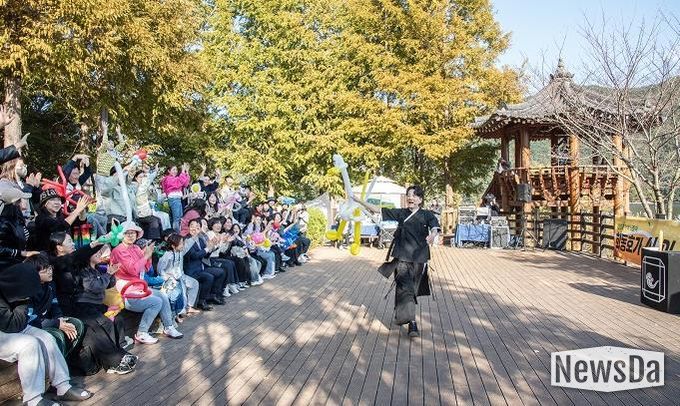 부산 금정구, '신선과 이색 나들이'로 회동호 가을빛 축제 열어