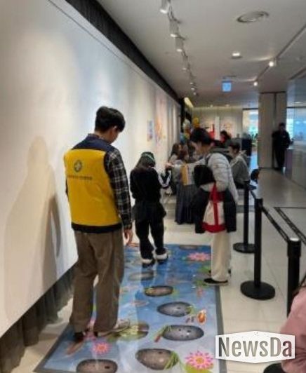 ‘취한 상태’를 경험해 볼 수 있는 음주 고글 체험