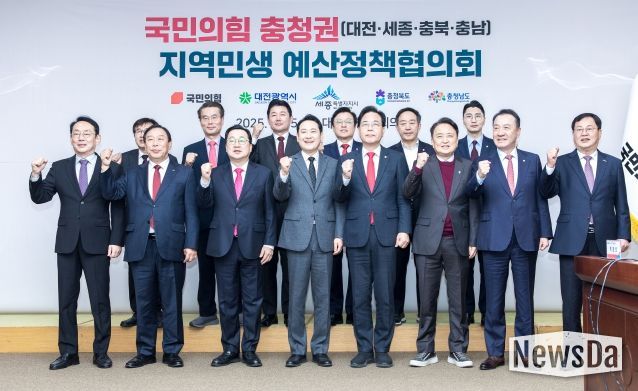 왼쪽부터 최민호 세종시장, 이장우 대전시장, 국민의 힘 장동혁 당대표, 송언석 원내대표, 김영환 충북지사
