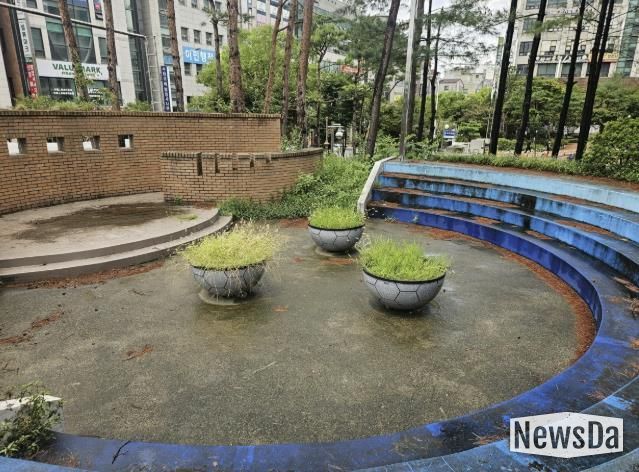 나눔숲 조성 전 영통종합사회복지관 야외 공간