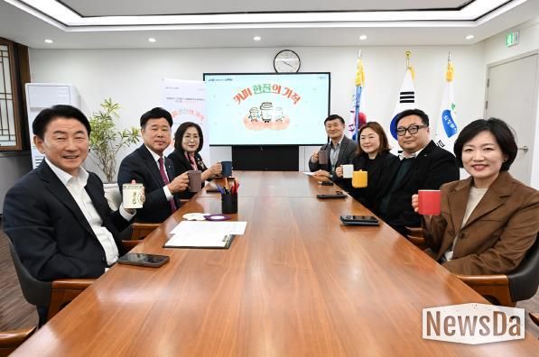 김동근 시장이 11월 5일 의정부시 지역사회보장협의체(민간공동위원장 윤연희)의 ‘커피 한 잔의 기적’ 챌린지 시작을 알렸다.