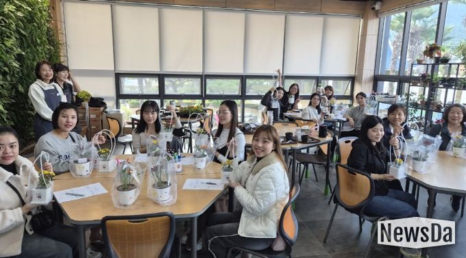 제19회 거제섬꽃축제 글로벌 관람객 체험 프로그램 성황리에 종료