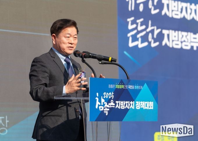 박승원 광명시장이 7일 오후 국회의사당 사랑재에서 광명시와 참좋은지방정부협의회가 공동 주최한 ‘2025 참좋은 지방자치 정책대회’에서 개회사를 하고 있다.