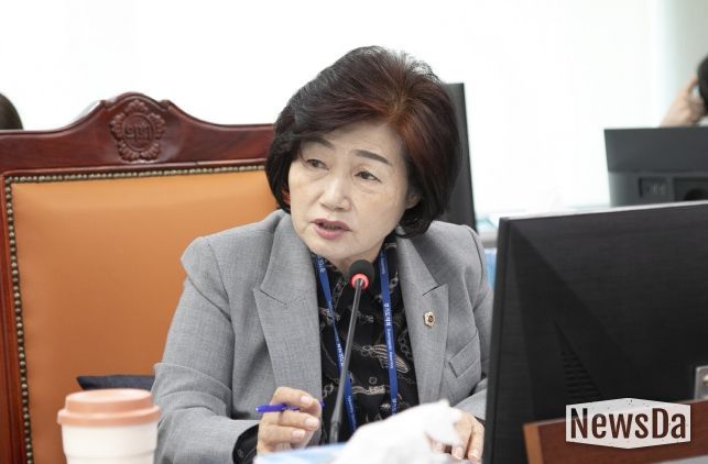 경기도의회 여성가족평생교육위원회 김동희 부위원장(더불어민주당, 부천6)