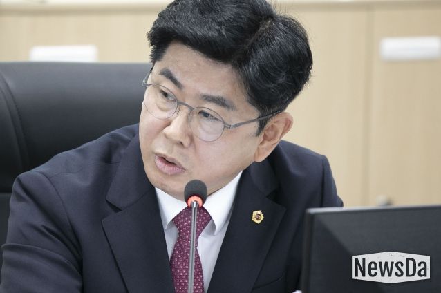 경기도의회 미래과학협력위원회 소속 윤충식 의원(국민의힘, 포천1)