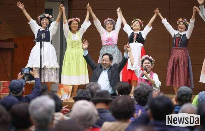 주광덕 남양주시장, ‘퇴계원힐스테이트 건강걷기대회 & 힐링음악회’에 참석해 주민들과 소통 이어가