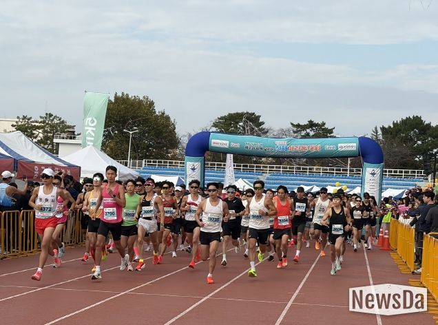 제18회 진해마라톤대회, 해군창설 80주년 기념 특별코스로 성황리 개최
