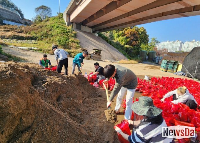 남양주시 오남읍, 마을안길·언덕길에 제설용 모래주머니 1,300개 배치