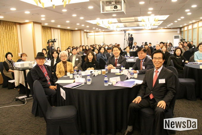 중장년 경력보유여성 정책포럼 2025