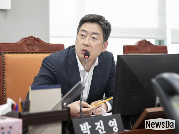 경기도의회 박진영 의원, 경기연구원, 행정사무감사에서 연구보고서 체계 점검