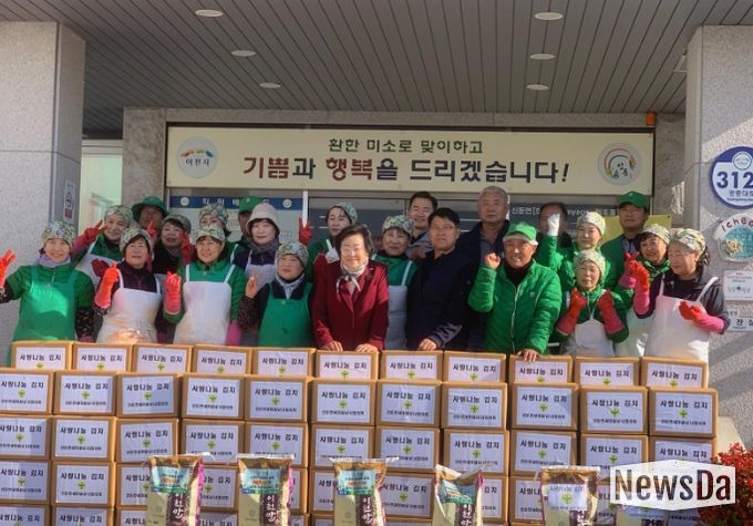 신둔면 새마을남녀지도자협의회, ‘사랑의 김장김치 나눔행사’로 따뜻한 정 나눠